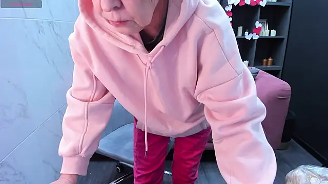 Snapshot of LindaPassionate chatting on February 16, 5:37 am LindaPassionate online show from February 16, 5:37 am