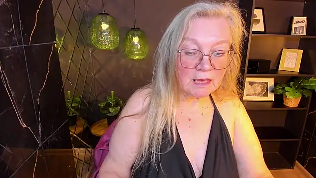 Snapshot of NataliMellow chatting on April 19, 6:10 pm NataliMellow online show from April 19, 6:10 pm
