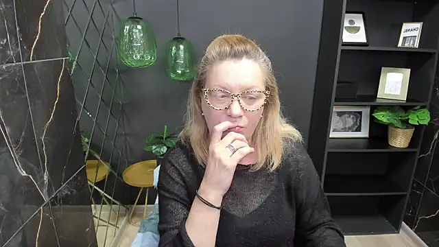 LeaPure online show from March 1, 5:09 am