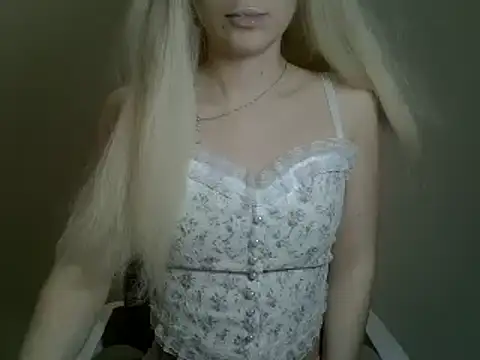 Snapshot of DitaVira chatting on February 9, 9:28 pm DitaVira online show from February 9, 9:28 pm