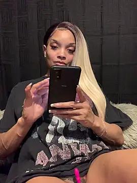 Snapshot of Rakiyahcharms chatting on February 28, 1:58 am Rakiyahcharms online show from February 28, 1:58 am