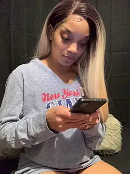 Snapshot of Rakiyahcharms chatting on March 1, 3:38 pm Rakiyahcharms online show from March 1, 3:38 pm