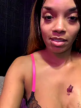 Snapshot of Rakiyahcharms chatting on October 28, 9:28 pm Rakiyahcharms online show from October 28, 9:28 pm