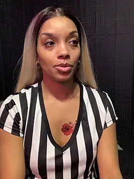 Snapshot of Rakiyahcharms chatting on November 28, 10:23 pm Rakiyahcharms online show from November 28, 10:23 pm