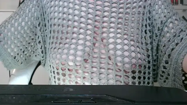 Snapshot of heidi60 chatting on December 14, 6:52 pm heidi60 online show from December 14, 6:52 pm