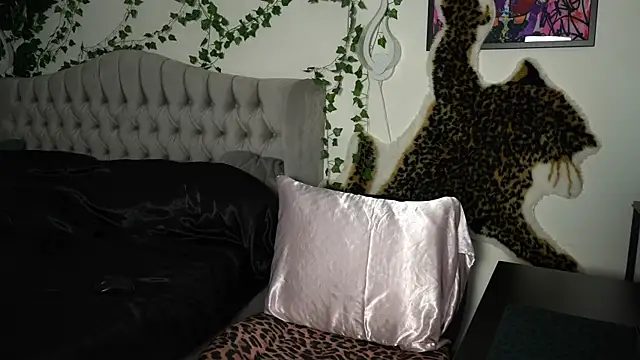 Snapshot of Estherjizz chatting on November 10, 7:24 pm Estherjizz online show from November 10, 7:24 pm