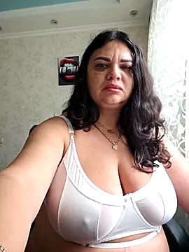 Snapshot of littleRikka chatting on November 3, 8:04 am littleRikka online show from November 3, 8:04 am