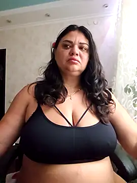 Snapshot of littleRikka chatting on November 7, 8:25 am littleRikka online show from November 7, 8:25 am