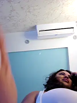 Snapshot of littleRikka chatting on November 9, 9:18 am littleRikka online show from November 9, 9:18 am