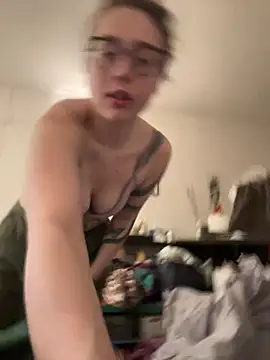 ladyturtle online show from March 22, 9:51 pm