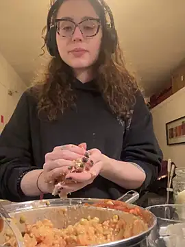 ladyturtle online show from April 1, 7:33 pm