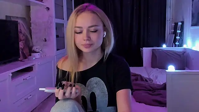 MaryDreaminess online show from September 18, 8:22 pm