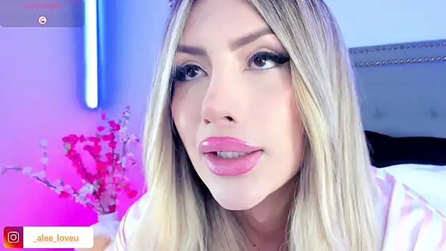 Snapshot of ale_lovee chatting on October 17, 1:09 am ale lovee online show from October 17, 1:09 am