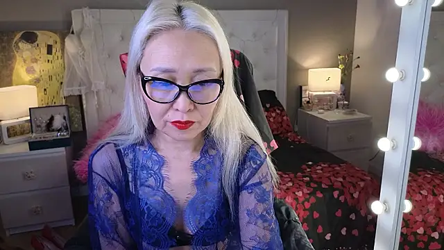 Snapshot of RoxalanaStar chatting on January 31, 11:25 pm RoxalanaStar online show from January 31, 11:25 pm