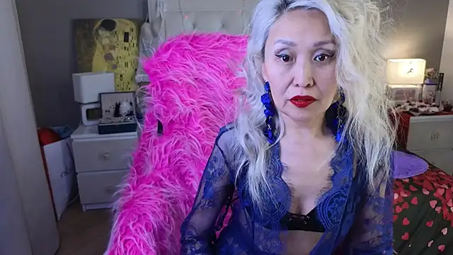 Snapshot of RoxalanaStar chatting on February 18, 11:11 pm RoxalanaStar online show from February 18, 11:11 pm