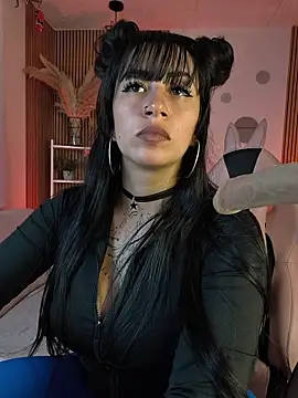 Snapshot of Tattooed_spittingdoll chatting on October 31, 12:33 am Tattooed spittingdoll online show from October 31, 12:33 am