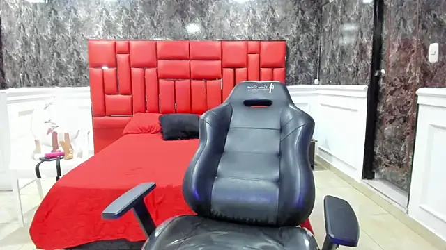 Snapshot of Imyourdirtymilf chatting on November 4, 8:19 pm Imyourdirtymilf online show from November 4, 8:19 pm