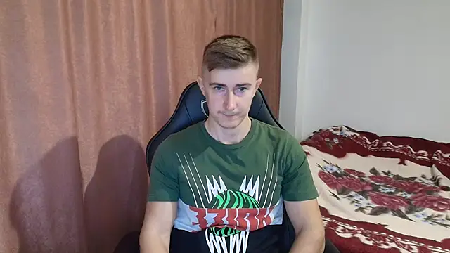 Snapshot of Todhorny9873 chatting on December 11, 8:15 am Todhorny9873 online show from December 11, 8:15 am