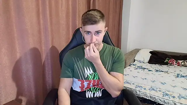 Snapshot of Todhorny9873 chatting on December 12, 8:47 am Todhorny9873 online show from December 12, 8:47 am