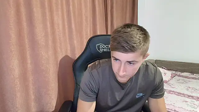 Snapshot of Todhorny9873 chatting on February 19, 6:33 am Todhorny9873 online show from February 19, 6:33 am