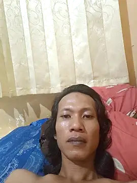 Snapshot of glen077 chatting on November 15, 10:34 am glen077 online show from November 15, 10:34 am