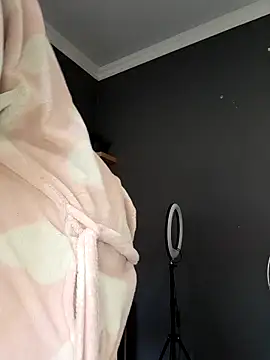 Snapshot of SWEETDOLLY29XX chatting on December 4, 9:51 am SWEETDOLLY29XX online show from December 4, 9:51 am