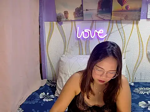 BURBERRY69 online show from February 11, 12:54 pm