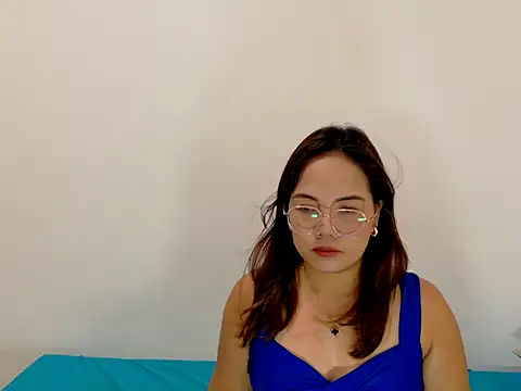 BURBERRY69 online show from March 31, 6:47 am