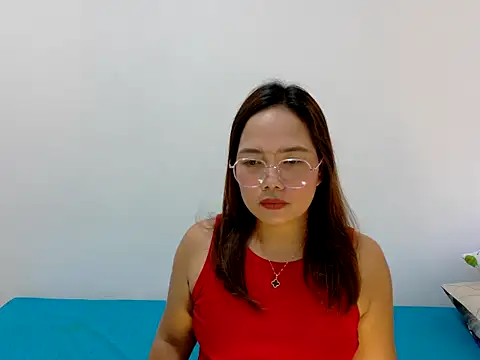 BURBERRY69 online show from April 1, 8:04 am