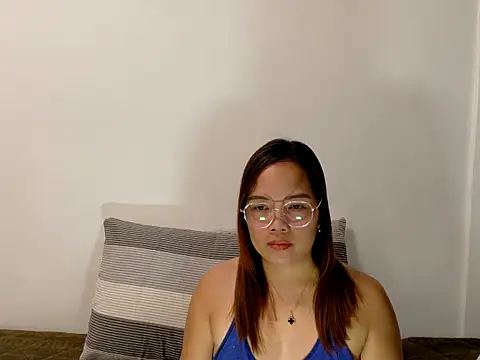 BURBERRY69 online show from April 14, 2:12 pm