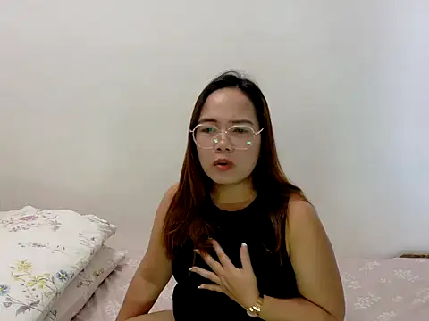 Snapshot of BURBERRY69 chatting on June 26, 7:46 am BURBERRY69 online show from June 26, 7:46 am