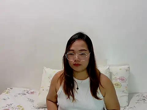 Snapshot of BURBERRY69 chatting on July 6, 12:57 pm BURBERRY69 online show from July 6, 12:57 pm