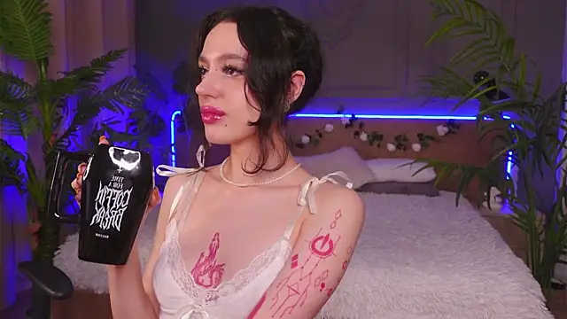 Devilinee online show from February 1, 6:32 am