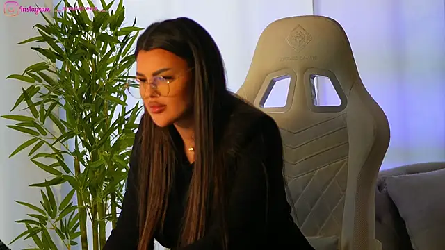 perfectt33n online show from February 13, 9:09 am