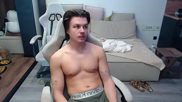 Snapshot of Sunny-Girl1 chatting on February 5, 8:19 am Sunny-Girl1 online show from February 5, 8:19 am