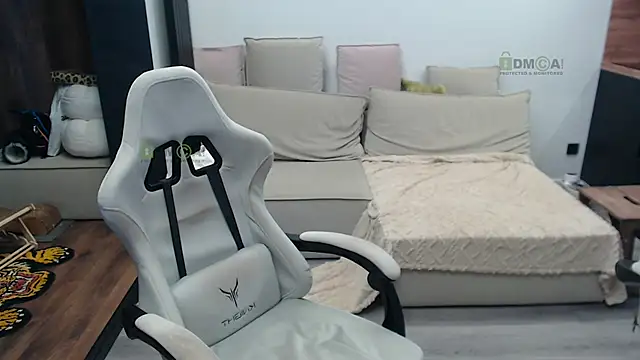 Snapshot of Sunny-Girl1 chatting on February 16, 6:31 am Sunny-Girl1 online show from February 16, 6:31 am