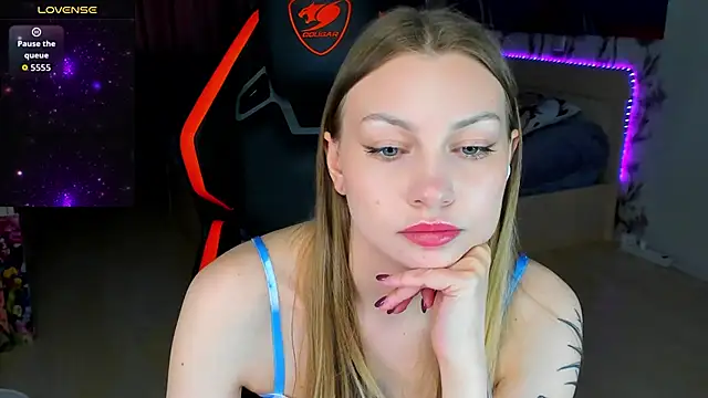 BiMolly online show from April 17, 1:03 pm