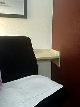 PichyPrettyPussy online show from January 2, 5:14 am