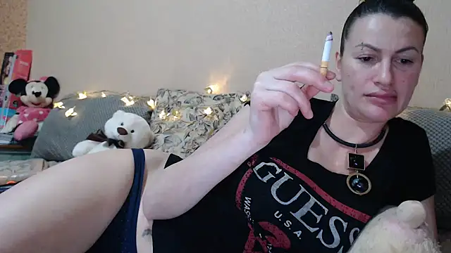 Snapshot of HotDreamm chatting on February 21, 11:21 pm HotDreamm online show from February 21, 11:21 pm