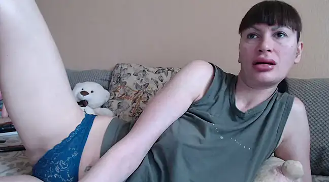 Snapshot of HotDreamm chatting on March 3, 11:44 am HotDreamm online show from March 3, 11:44 am