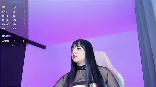 Snapshot of Elle chatting on December 6, 3:41 am Elle online show from December 6, 3:41 am