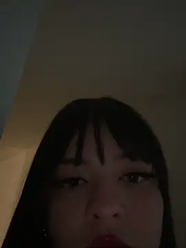 Snapshot of Elle chatting on January 15, 2:49 am Elle online show from January 15, 2:49 am