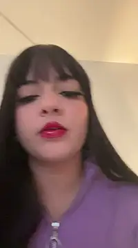 Snapshot of Elle chatting on January 17, 2:50 am Elle online show from January 17, 2:50 am