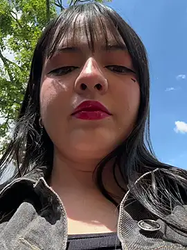 Snapshot of Elle chatting on January 29, 5:13 pm Elle online show from January 29, 5:13 pm