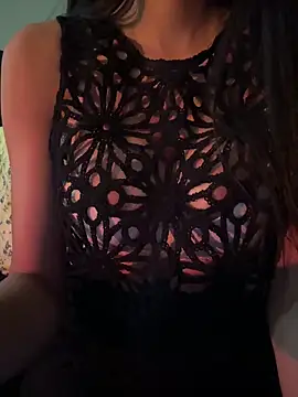 Snapshot of Cute_crystal chatting on February 3, 1:15 am Cute crystal online show from February 3, 1:15 am