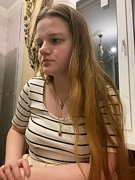 Snapshot of -MimmiLissa- chatting on February 2, 9:13 pm -MimmiLissa- online show from February 2, 9:13 pm