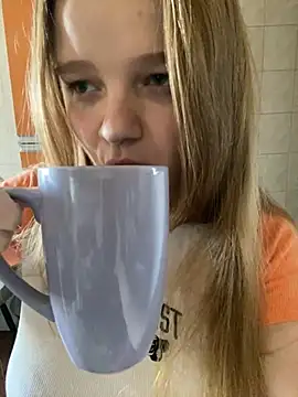 Snapshot of -MimmiLissa- chatting on March 9, 9:02 am -MimmiLissa- online show from March 9, 9:02 am