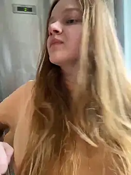 Snapshot of -MimmiLissa- chatting on March 12, 11:31 am -MimmiLissa- online show from March 12, 11:31 am