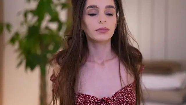 DoviaClaire online show from December 17, 8:09 am