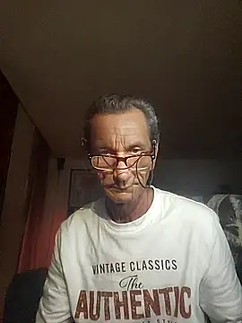 Snapshot of Python43 chatting on February 11, 10:04 pm Python43 online show from February 11, 10:04 pm